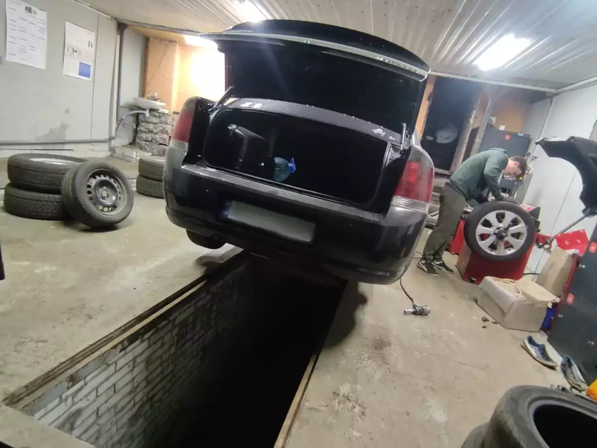 Сезонний шиномонтаж